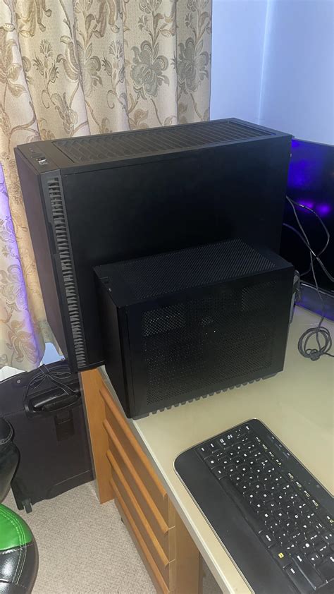 Crazy how I used to think the define r6 was quite small : r/sffpc