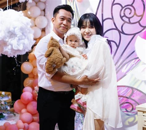 Hot girl Lào lấy chồng Việt điển trai ngậm ngùi chịu kiếp đẻ thuê vì con gái sinh ra giống bố