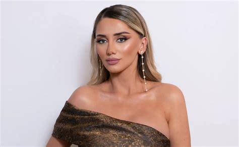 Gresa Behluli e djeg rrjetin shfaqet joshëse me bikini