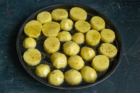 Тающий запеченный картофель с соусом тартар. Пошаговый рецепт с фото ...