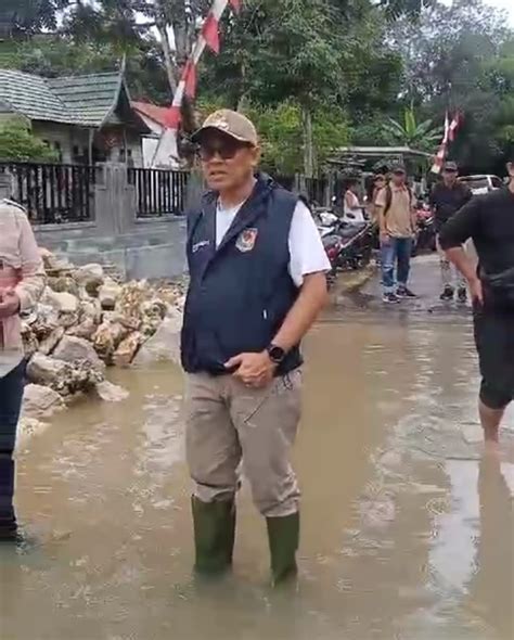 Pj Bupati Bartim Tinjau Lokasi Banjir Di Desa Haringen Mmc Barito Timur