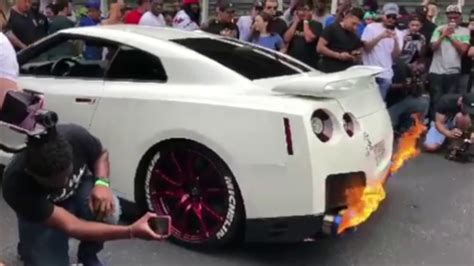 Insane Gt R Shooting Flames Fuego Youtube