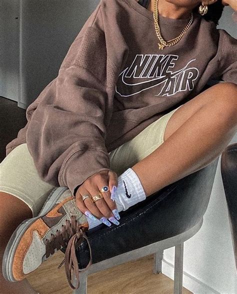 Trendy Brown Nike Crewneck Streetwear Fashion Women Streetwear