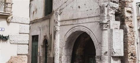 Porta Leoni Visit Verona