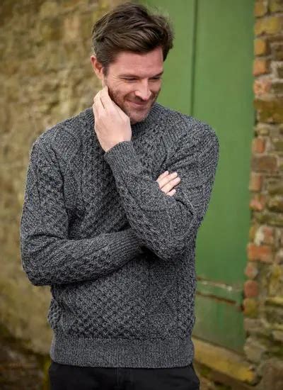 Connall Crew Neck Aran Sweater In Army Green Blarney