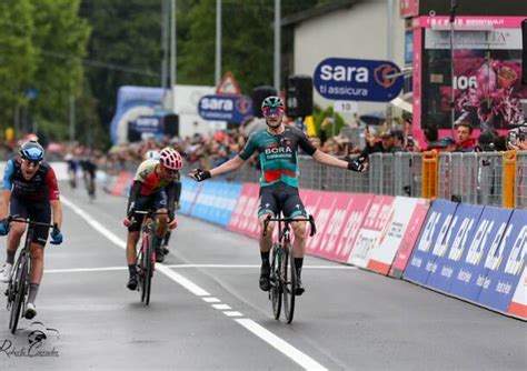 Sul Traguardo Del Giro A Cassano Vince Nico Denz Armirail Nuova Maglia