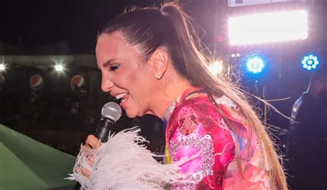 Ivete Sangalo Agita O P Blico Seu Show No Carnatal