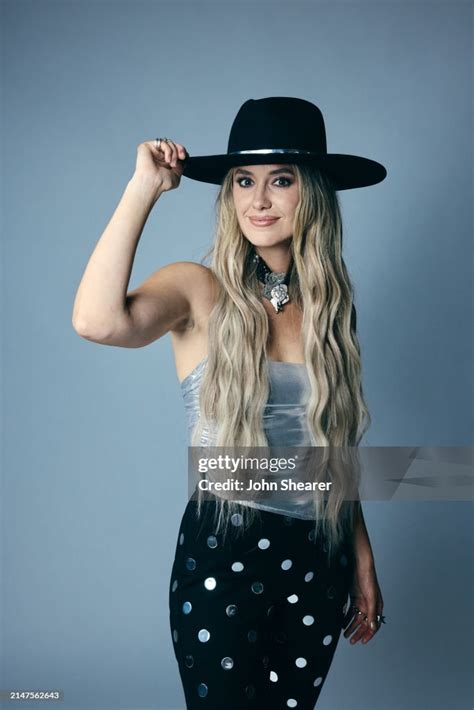 Lainey Wilson Poses For The 2024 Cmt Music Awards Portraits At The