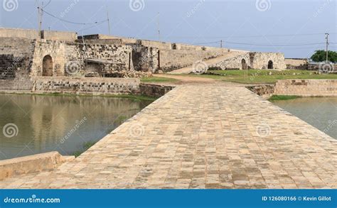 The Walls and Moat of Jaffna Fort in Sri Lanka. Stock Photo - Image of ...