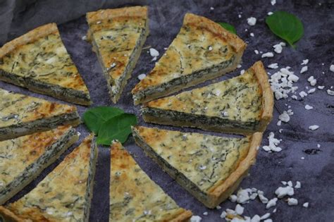 Premium Photo Delicious Quiche Pie With Cottage Cheese And Spinach Filling