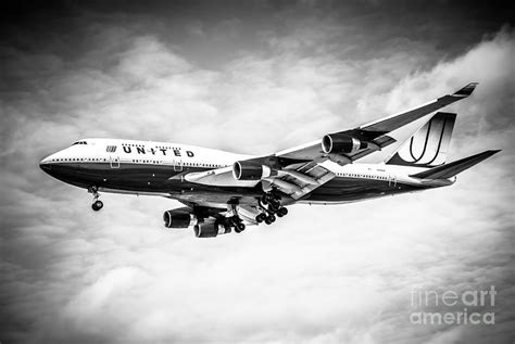 United Airlines Boeing 747 Airplane Black and White Photograph by Paul ...