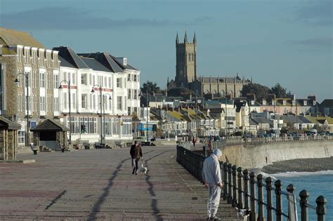 Penzance Promenade | Cornwall Guide Images