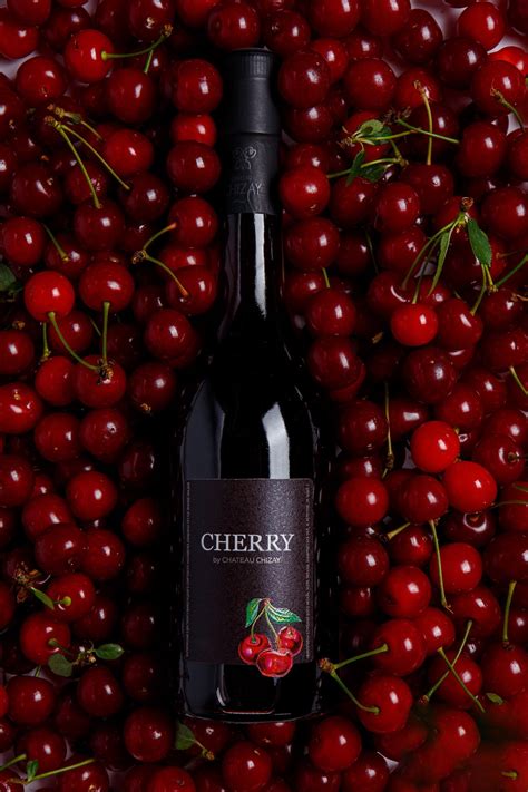 Вишнева наливка Cherry. В основі виноградний дистилят