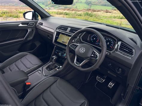 Volkswagen Tiguan R-Line [UK] (2021) - picture 52 of 114