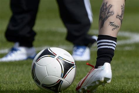 Lionel Messi tattoo: Barcelona star's new leg ink - Sports Illustrated