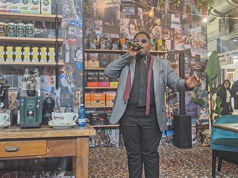 La Cantante Napoletana Ste Energia Pura Allo Stand Di Caff Toraldo A