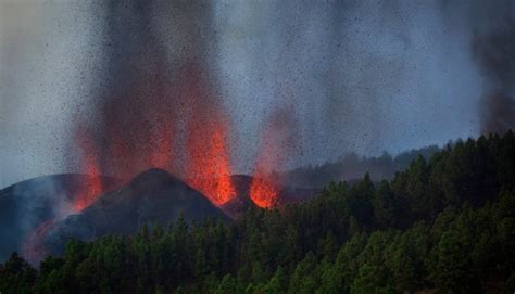 Volcano Erupts On Spains La Palma Island Forces Evacuation Angel