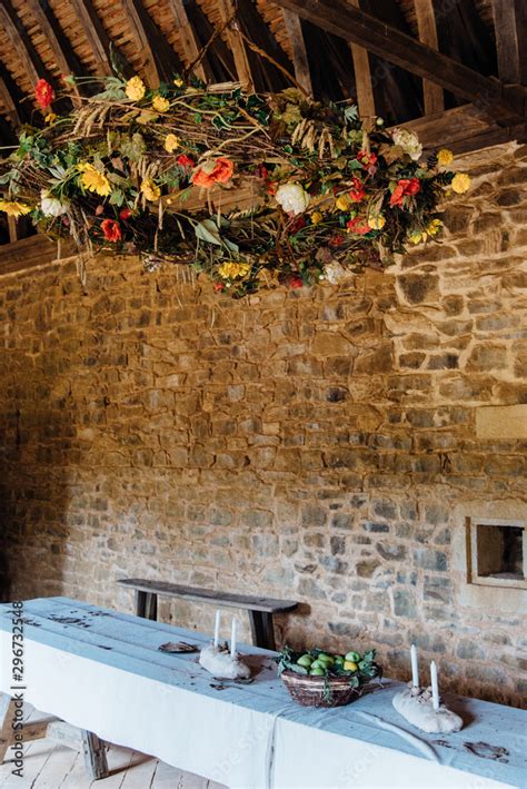 Foto de Une salle de réception dans un château médiéval Une table