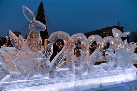 Ледовый лес появился на площади 400-летия Тюмени | Тюмень Топчик