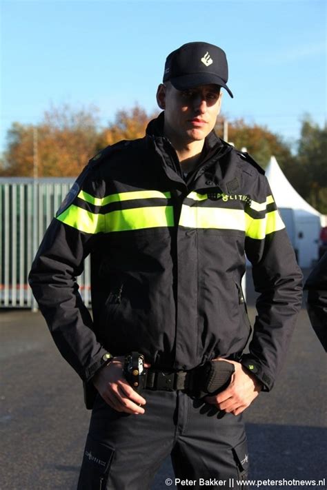 [fotos And Video] Nieuwe Uniformen Voor Politie Midden Nederland