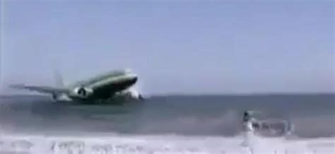 Plane Crash-Lands on Beach | Snopes.com