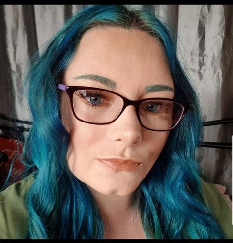 Woman Starved Of Sex Ends Three Year Drought By Dyeing Hair Blue And