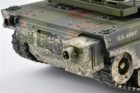 Hobby Engine Premium Label 2 4G RC M1A1 Abrams Camo Tank HE0711