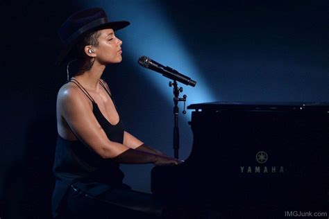 Alicia Keys Playing Piano Music Pinterest Playing Piano Alicia