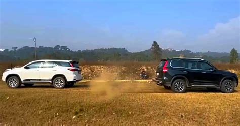 Mahindra Scorpio N X Contre Toyota Fortuner X Suv De Luxe Places