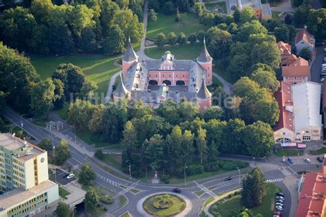 Sokolov aus der Vogelperspektive: Gebäude und Schlosspark des Schloß ...