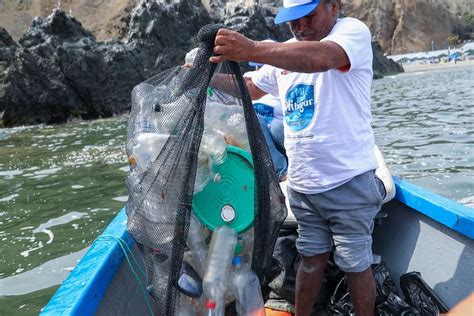 Produce Residuos Sólidos Encontrados En El Fondo Del Mar Se