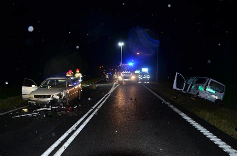 Karambol koło Borku po zderzeniu z jeleniem Kilka osób poszkodowanych