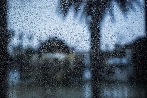 Gotas de chuva na janela Foto Grátis