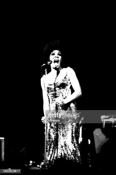 Shirley Bassey Photos Photos And Premium High Res Pictures Getty Images