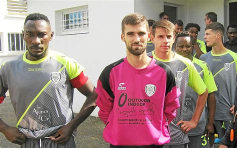 Football R1 Pascal Nze Ndong et Loïc Serge Tankeu à lUS Trégunc Foot Amateur Bretagne