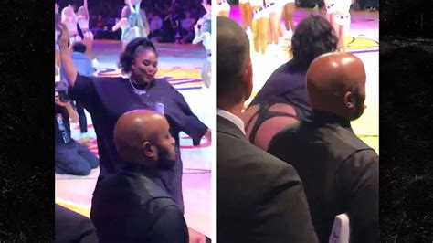 Lizzo Twerks Shows Off Thong As Laker Girls Dance To Juice