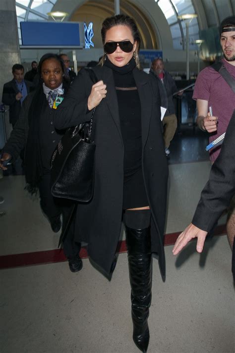 26 Fashionable Airport Outfit Ideas for Women - Celebrity Travel Looks