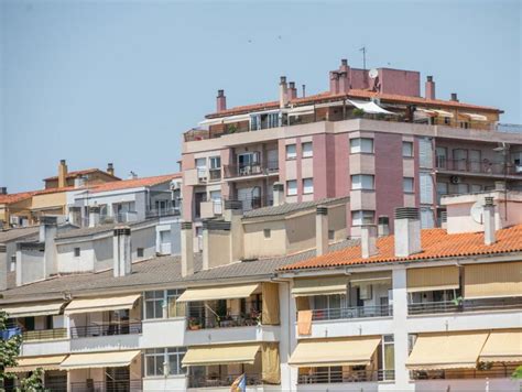 Vuit Mesos De Descens De La Compravenda Dhabitatges J A Barcelona