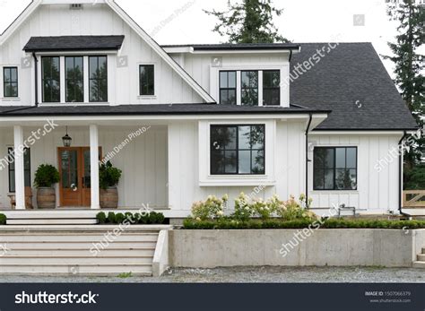 232 Luxury farmhouse exterior design Images, Stock Photos & Vectors | Shutterstock