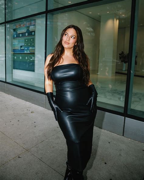 Worlds Sexiest Woman Ashley Graham Flaunts Killer Curves In Skintight