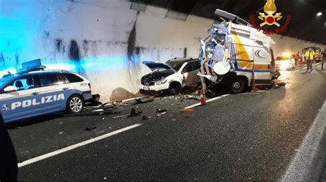 Incidente Autostrada A Oggi Incidente Sull Autostrada A Genova