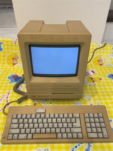 【傷や汚れあり】【通電ok】apple Macintosh Se30 Model No M5011j マッキントッシュ アップル