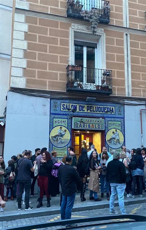 Así fue la inauguración del bar de Pablo Iglesias en Lavapiés cerveza