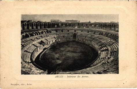 Arles Interieur des Arenes à Arles