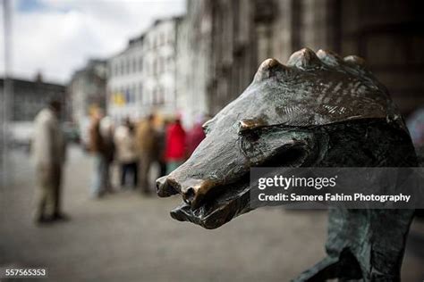 126 St George And The Dragon Statue Stock Photos, High-Res Pictures, and Images - Getty Images