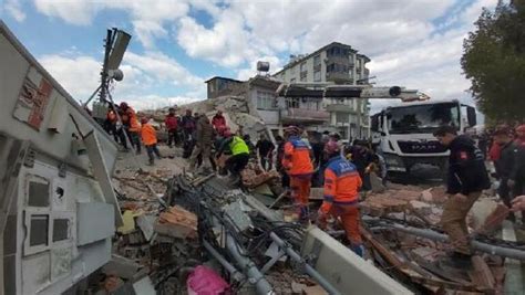 Osmaniye de artçı deprem 4 katlı bina yıkıldı Son Dakika Haberleri