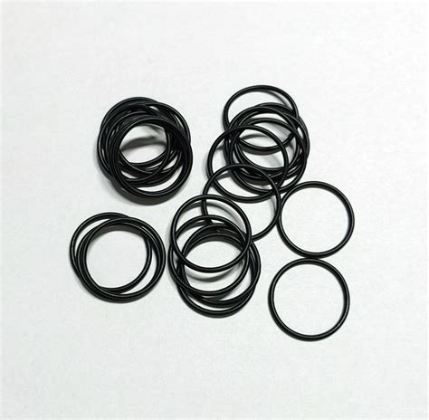 Прокладки нитриловые (NBR) толщиной 2 мм, диаметр внешний 30 мм ...