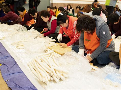 충북소식 증평 자원봉사센터 소외계층에 가래떡 전달 연합뉴스