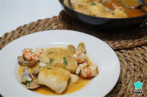 Merluza A La Marinera Con Almejas Y Gambas Receta Tradicional