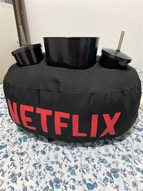 ENCERRADO Kit Almofada C Porta Pipoca Balde 2 Copos Netflix C Bolso